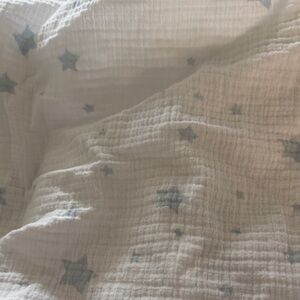 Newton White and Blue Star Muslin Mini Crib Fitted Sheet